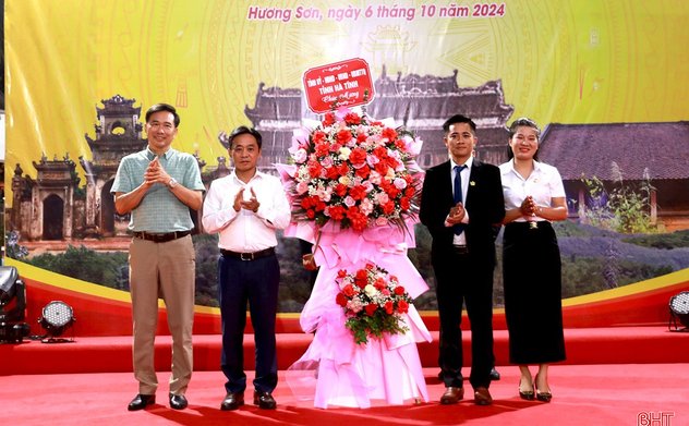 Phó Bí thư Thường trực Tỉnh ủy Hà Tĩnh dự chương trình "Theo dấu chân Hải Thượng"