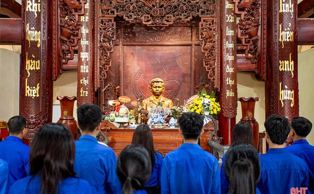 Kỷ niệm 110 năm Ngày sinh đồng chí Lý Tự Trọng - hành hương về địa chỉ đỏ 