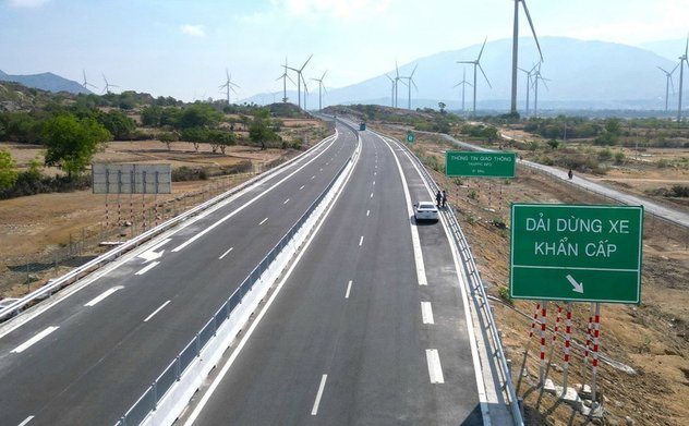 Phí đi cao tốc do nhà nước đầu tư cao nhất 5.200 đồng/km 