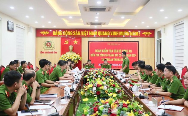 Đoàn kiểm tra Bộ Công an kiểm tra công tác Cảnh sát cơ động tại Công an Hà Tĩnh