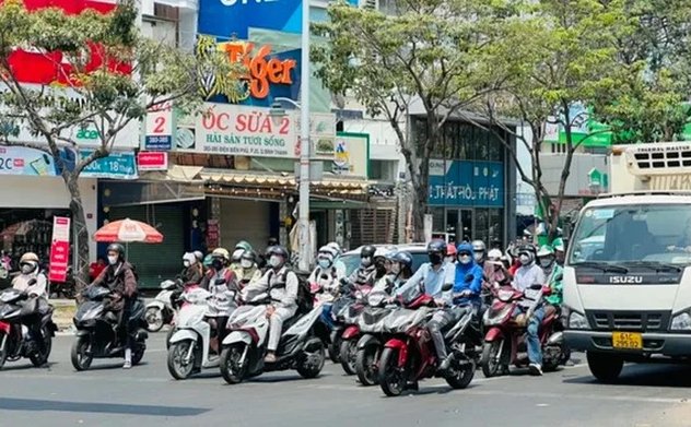 Đề xuất xe máy vượt đèn đỏ có thể bị phạt tới 6 triệu đồng 