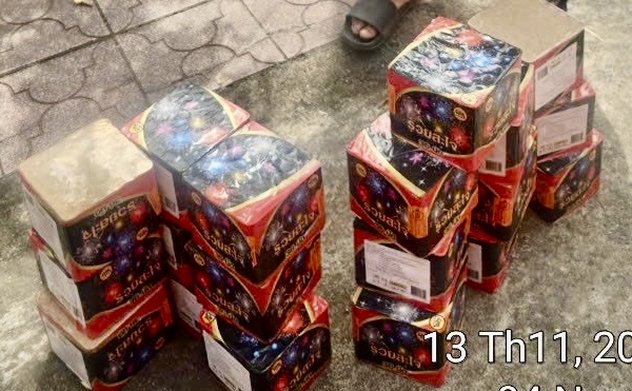 Phát hiện và tạm giữ lượng lớn thuốc lá, pháo hoa không rõ nguồn gốc trên xe khách tại Hồng Lĩnh