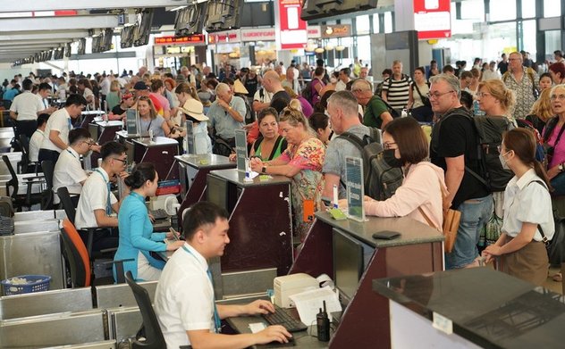 Vé máy bay Tết Nguyên đán Ất Tỵ giá rất cao, một số chặng đã kín chỗ 