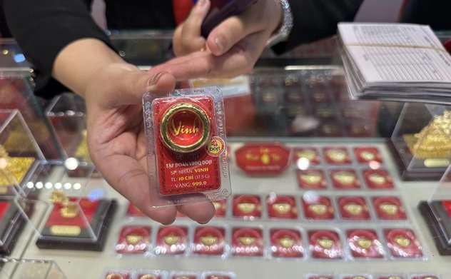 Giá vàng hôm nay (27-11): Tiếp đà “lao dốc” 