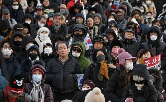 Loạt doanh nghiệp Hàn chịu thiệt hại vì 6 tiếng thiết quân luật