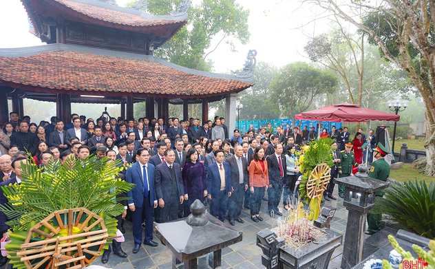 Dâng hương tưởng niệm Đại danh y Hải Thượng Lãn Ông Lê Hữu Trác