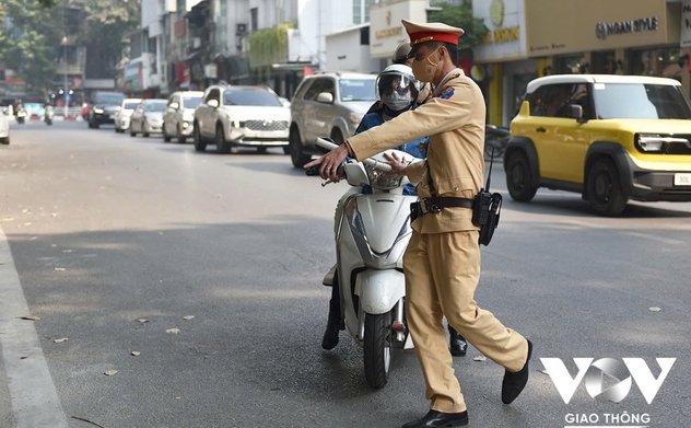 Nhiều người bị phạt nặng trong ngày đầu thực hiện nghị định mới