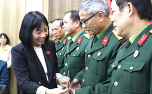 Chính sách với cán bộ, công chức, viên chức, lực lượng vũ trang NGHỈ HƯU TRƯỚC TUỔI khi sắp xếp bộ máy 