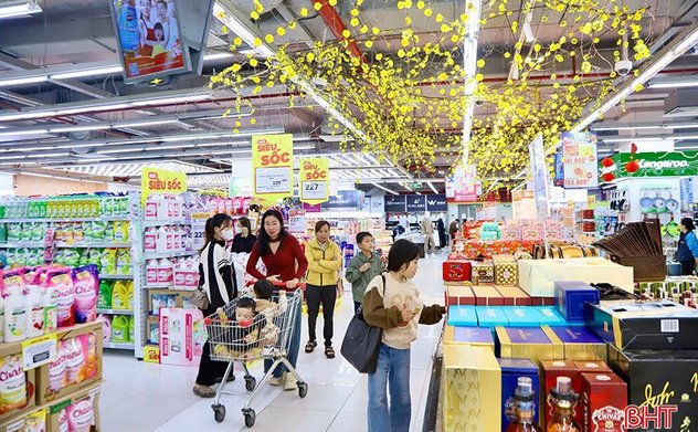 Hàng hóa dồi dào phục vụ người dân sắm Tết