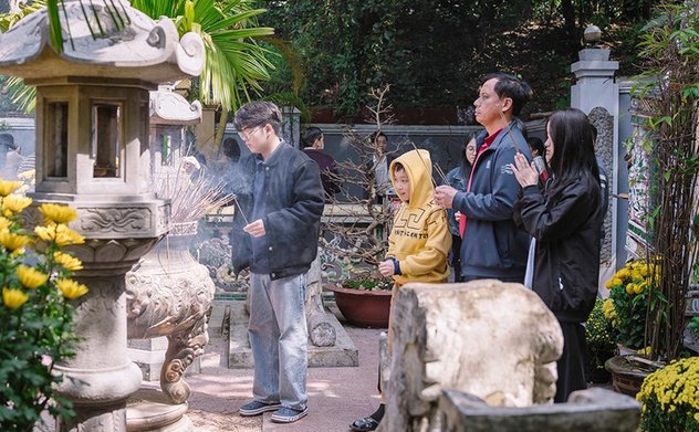 Gần 3 vạn lượt du khách hành hương về đền Bà Hải