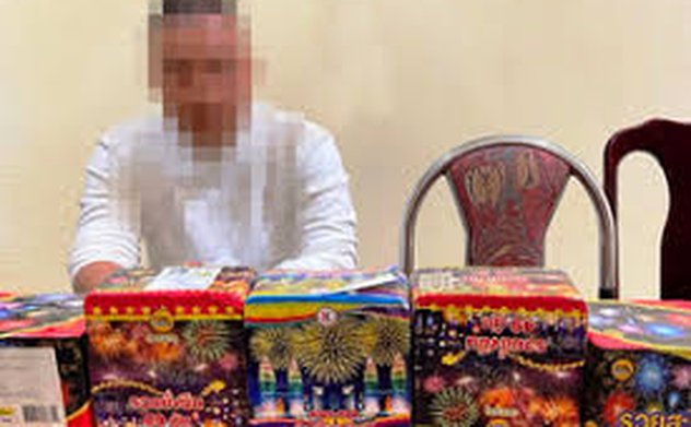 Tàng trữ 5 hộp pháo hoa, bị phạt gần 100 triệu đồng