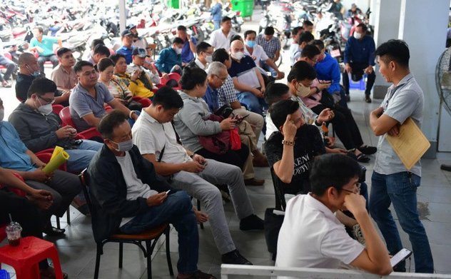 Không nên đổ xô đi đổi giấy phép lái xe