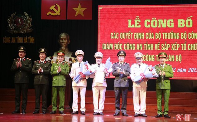 Công an Hà Tĩnh công bố các quyết định về tổ chức bộ máy và công tác cán bộ