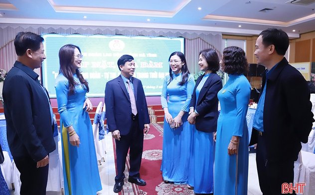 “Nữ cán bộ công đoàn - tự tin, bản lĩnh trong thời đại mới”