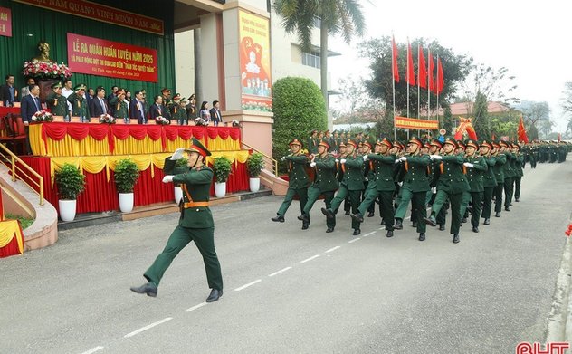 Quy định mới về chế độ, chính sách với sĩ quan tại ngũ chuyển sang công chức quốc phòng