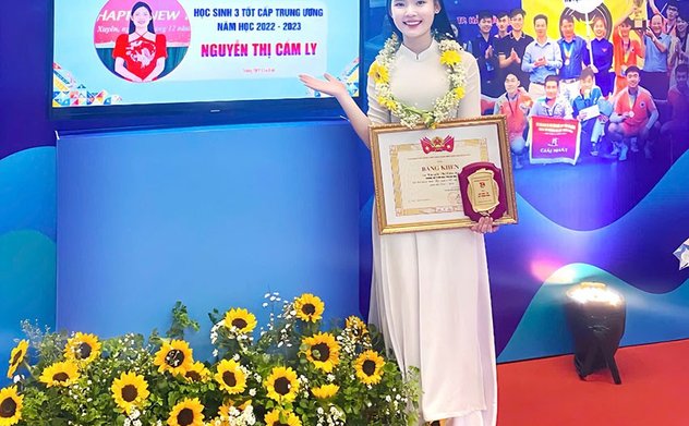 Gương mặt trẻ Hà Tĩnh nhận Giải thưởng Lý Tự Trọng 