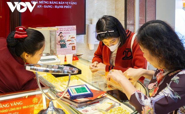 Giá vàng liên tục phá kỷ lục, chuyên gia gửi cảnh báo “nóng” đến nhà đầu tư 