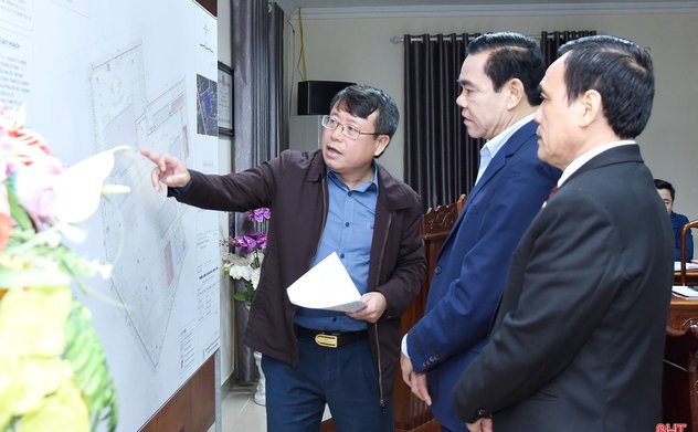 Chủ tịch UBND tỉnh kiểm tra cơ sở vật chất, tiến độ triển khai dự án tại Trường Chính trị Trần Phú