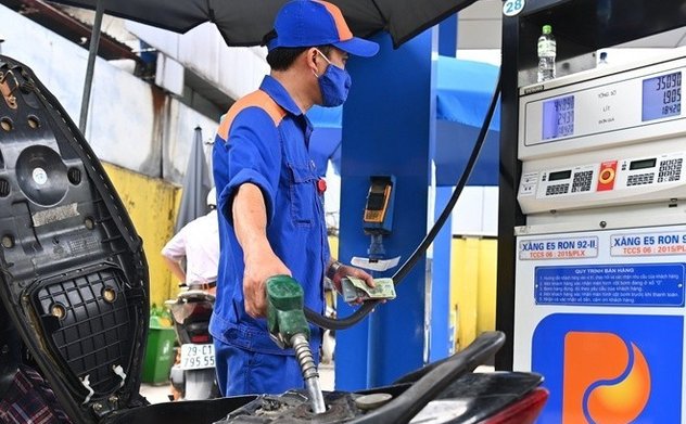 Giá xăng tăng, có loại tăng hơn 400 đồng/lít