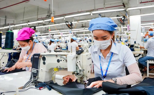 Lương tối thiểu vùng nên áp dụng thế nào khi bỏ cấp huyện? 