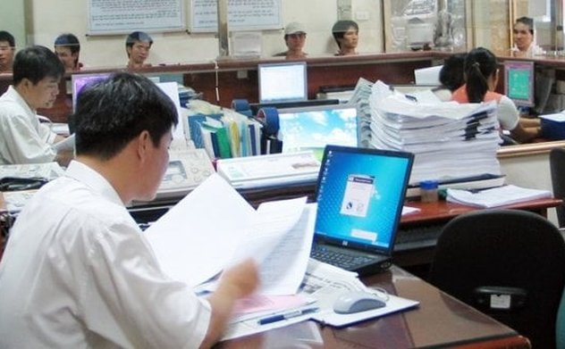 Xóa 'biên chế suốt đời', cán bộ xã hiện tại có thể chuyển thành công chức