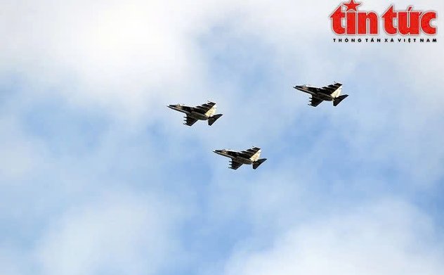 Mãn nhãn với hình ảnh tiêm kích xé gió làm chủ bầu trời TP Hồ Chí Minh trong sáng 30/4