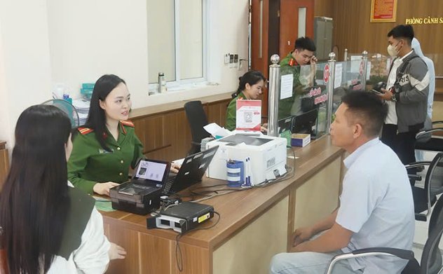 Hà Tĩnh tăng cường đẩy mạnh chuyển đổi số: Từ CCCD đến học bạ số 