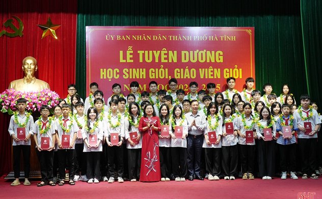 Thành phố Hà Tĩnh tuyên dương học sinh, giáo viên giỏi 