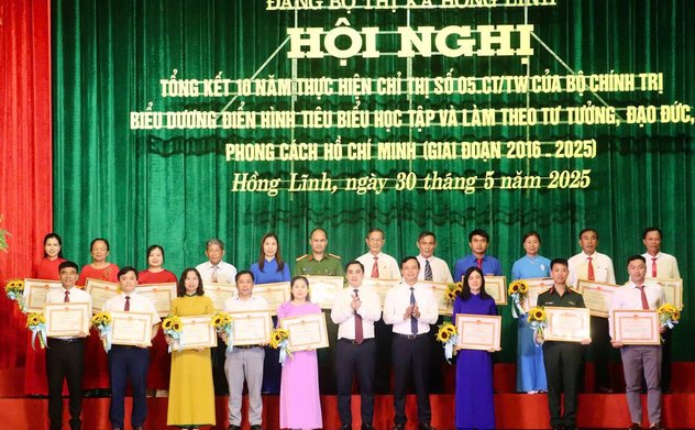 Thị xã Hồng Lĩnh biểu dương 20 tập thể và 25 cá nhân học tập và làm theo tư tưởng, đạo đức, phong cách Hồ Chí Minh 