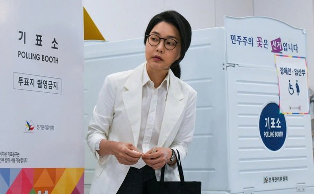 Rắc rối bủa vây cựu đệ nhất phu nhân Hàn Quốc