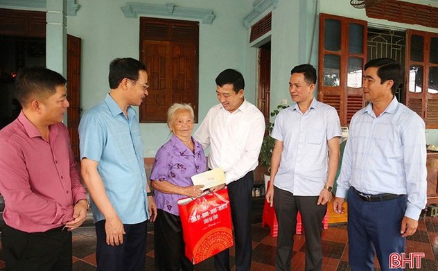 Hà Tĩnh hoàn thành chi trả trợ cấp ưu đãi 2 tháng cho người có công 