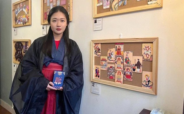 Gen Z người Hà Tĩnh đam mê bảo tồn và phát triển tranh dân gian Hàng Trống