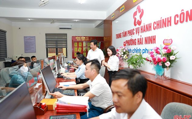 Bộ Nội vụ hướng dẫn chi trả tiền lương, phụ cấp cho công chức sau sắp xếp 