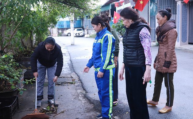 Chuyện về nữ công nhân tâm huyết làm đẹp phố phường
