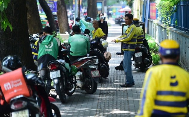 Đề xuất lộ trình chuyển đổi 400.000 xe xăng sang điện của TP HCM 