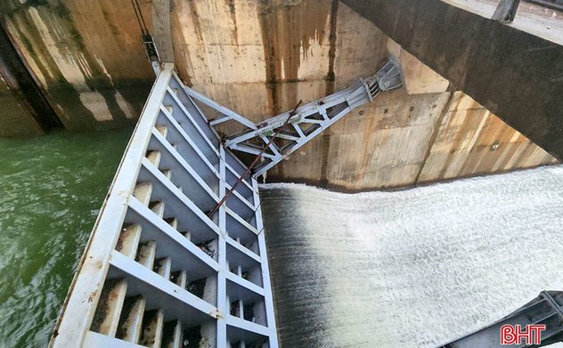 Hà Tĩnh chủ động xả tràn hồ chứa trước dự báo mưa lớn 