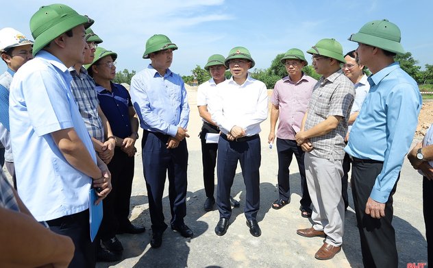 Phối hợp tháo gỡ khó khăn về mặt bằng, đảm bảo tiến độ các dự án giao thông