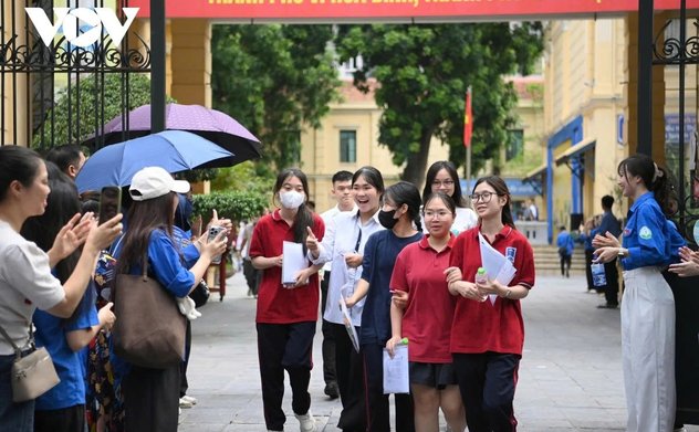 Điểm chuẩn 2025: Ngành hot tiếp tục "cháy vé", thí sinh đổ dồn vào CNTT, Báo chí, Sư phạm