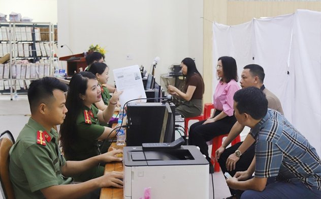 Hà Tĩnh: Tập trung cao trong cấp đổi thẻ đảng viên ở phường trung tâm