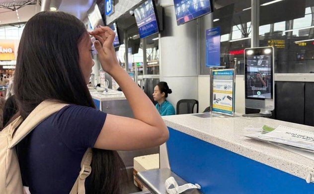 Đã có hơn 24.000 lượt dùng VNeID làm thủ tục 'không chạm' tại sân bay