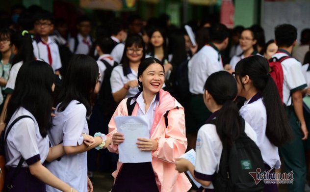Tăng hỗ trợ BHYT cho học sinh, sinh viên: Giảm một nửa gánh nặng đóng phí