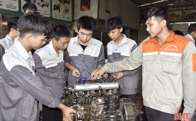 Ngân hàng CSXH Hà Tĩnh thông tin chính sách vay vốn ưu đãi với nhóm ngành học STEM