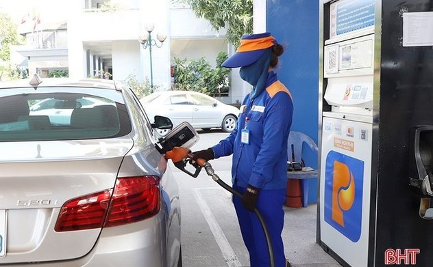 Xăng có thể giảm 300-500 đồng/lít trong kỳ điều hành ngày 25/9