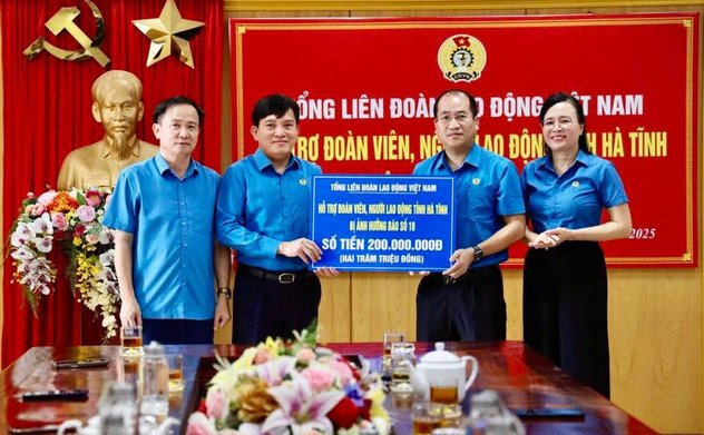 Tổng Liên đoàn Lao động Việt Nam hỗ trợ đoàn viên, người lao động Hà Tĩnh bị ảnh hưởng bão số 10 