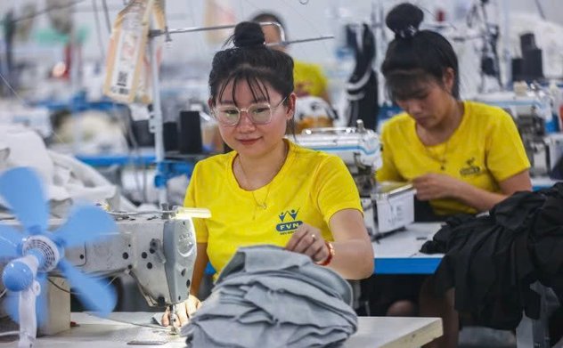 Bộ Nội vụ đề xuất tăng lương tối thiểu 7,2% từ năm 2026