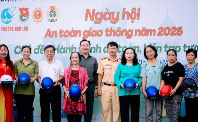 Đổi giấy phép lái xe sang thẻ PET, tích hợp VNeID tránh nguy cơ bị lừa đảo