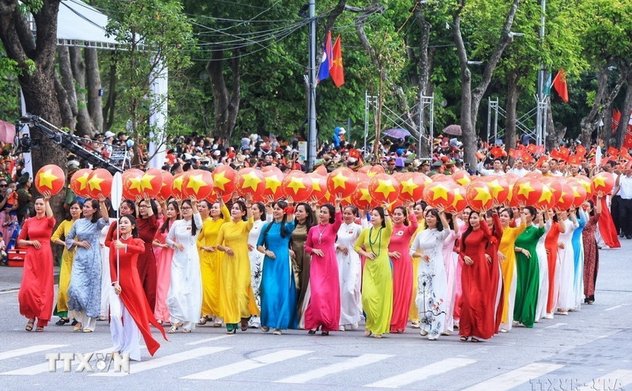 Phụ nữ Việt Nam: Từ truyền thống anh hùng đến khát vọng cống hiến 