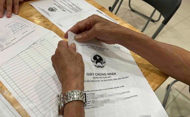 Người dân sắp có thể nộp sổ đỏ photocopy trên ứng dụng VNeID