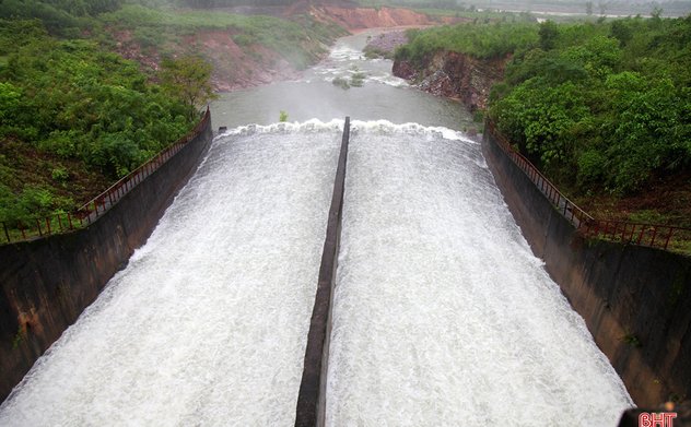 Hồ Kẻ Gỗ tăng lưu lượng xả tràn từ 6h sáng nay