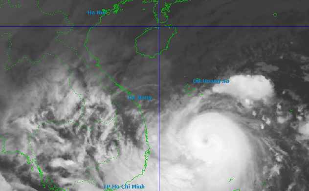 Bão số 13 cách Quy Nhơn khoảng 390km, gió giật cấp 17